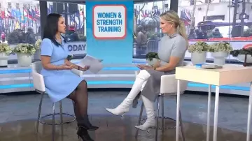 Bottes Proenza Schouler froncées sur le genou portées par Jennifer Ashton, comme on le voit dans Today le 5 mars 2025