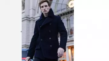 Caban de El Chacal (Eddie Redmayne) dans El Día del Chacal (T01E07)