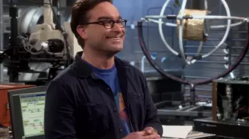 worn by Leonard Hofstadter (Johnny Galecki) in The Big Bang Theory (S10E15)