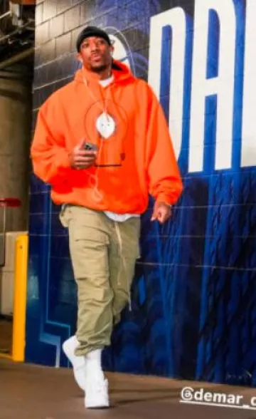 Sweat à capuche Kenny orange South Park porté par DeMar DeRozan sur le compte Instagram @sacramentokings