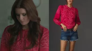 Blusa rosa bordada de Maddie Townsend (JoAnna García) en Sweet Magnolias (S04E02)