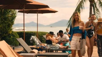 Bolso de mano Erewhon usado por Jaclyn Lemon (Michelle Monaghan) como se ve en The White Lotus (S03E04)