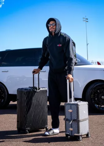 Maleta rodante Goyard Grey 'Bourget' usada por Bradley Beal en la cuenta de Instagram @suns