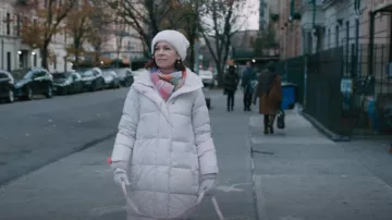 Abrigo de ganso de Canadá usado por Elsbeth Tascioni (Carrie Preston) como se ve en Elsbeth (T02E12)