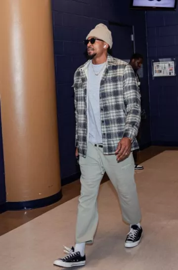 Converse Chuck 70 Canvas Low 'Black' worn by Bradley Beal on the Instagram account @suns