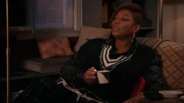 R13 Robe ornée de chaînes portée par Robyn McCall (Queen Latifah) comme on le voit dans The Equalizer (S05E10)