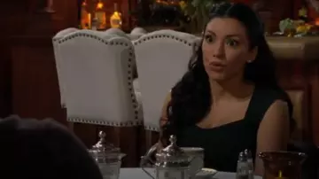 En Saison Sigrid Top usado por Audra Charles (Zuleyka Silver) como se ve en The Young and the Restless el 7 de marzo de 2025