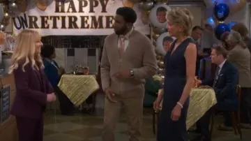 Ted Baker Tilolah Robe moulante à coutures détaillées portée par Julianne (Wendie Malick) comme on le voit dans Night Court (S03E10)