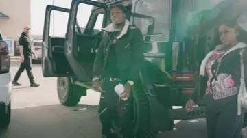 Supreme Hollywood Trading Company Ceinture noire cloutée portée par YoungBoy Never Broke Again dans YoungBoy Never Broke Again - 5 Night [Vidéo officielle]