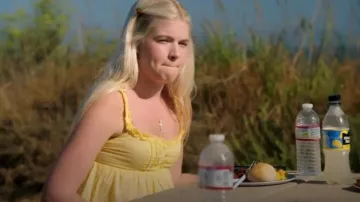 Kimchi Blue Kimchi Alexis Tiered Babydoll Tunique Top porté par Lola Rose Sheen comme on le voit dans Denise Richards and Her Wild Things (S01E01)