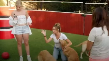 Djerf Avenue Daily Tube Top Summer Berries porté par Self (Lola Rose Sheen) comme on le voit dans Denise Richards and Her Wild Things (S01E01)