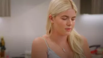 John Galt Débardeur court Beyonca gris clair porté par Lola Rose Sheen comme on le voit dans Denise Richards et ses choses sauvages (S01E02)