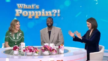 Alice + Olivia Devyn Boxy Crop Velvet Blazer worn by Daryn Carp as seen in Today with Jenna & Friends on March 11, 2025