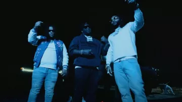 Louis Vuitton Jean Large Bleu Clair porté par Money Man dans Money Man, Rio Da Yung Og - Cardio (Vidéo Officielle)