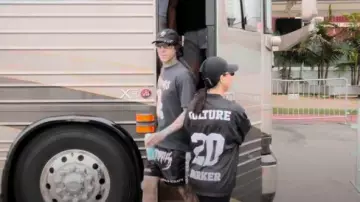 Gafas de sol Oakley x Vetements usadas por Travis Barker como se ve en The Kardashians (T06E06)