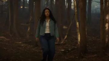 Old Navy Extra High-Waisted Trouser Wide-Leg Jeans worn by Alice Dhawan (Sadie Laflamme-Snow) as seen in The Way Home (S03E08)