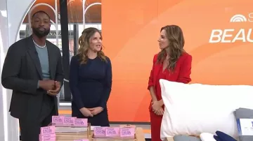 Gilet de costume mangue avec boutons porté par Sarah Eggenberger comme on le voit dans Today with Jenna & Friends le 14 mars 2025