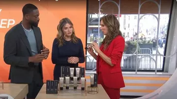 Veste de costume structurée Mango portée par Sarah Eggenberger comme on le voit dans Today with Jenna & Friends le 14 mars 2025