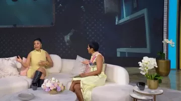 Issey Miyake Pressed Flora portée par Tamron Hall telle qu’elle a été vue lors du spectacle de Tamron Hall le 13 mars 2025