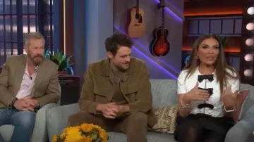 Audrey + Brooks 6726 portée par Kelly Clarkson vue dans The Kelly Clarkson Show le 12 mars 2025