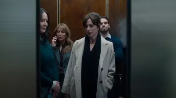 Abrigo cruzado de mezcla de alpaca Gerard Darel Sandy usado por Kate Norris (Maggie Siff) como se ve en Law & Order (T24E15)