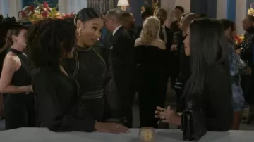 PatBO Minivestido de encaje y flecos usado por Chelsea Hamilton (Rhonnirose Mantilla) como se ve en Más allá de las puertas (S01E05)