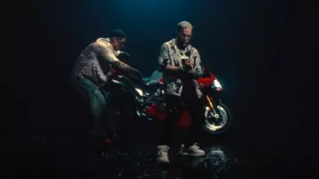 Zapatillas Amiri Blancas y Rosas MA-1 usadas por Casper Mágico en Casper Magico, Lunay, IZaak & Hades66 - Ducati (Video Oficial)