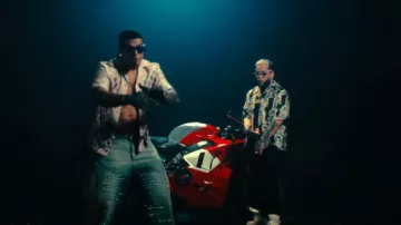 Guantes de trabajo Chrome Hearts Black Knuckles Logo usados por Lunay en Casper Magico, Lunay, IZaak & Hades66 - Ducati (Video Oficial)