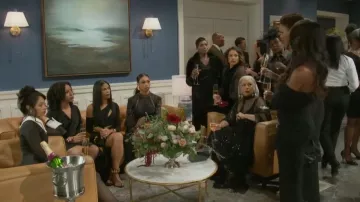 Sandalia de correa al tobillo Jeffrey Campbell Occasion usada por Dani Dupree (Karla Cheatham Mosley) como se ve en Beyond the Gates (T01E05)