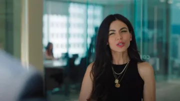 Collar de monedas de gran tamaño Free People usado por Dylan Pryor (Victoria Justice) como se ve en Suits LA (S01E01)