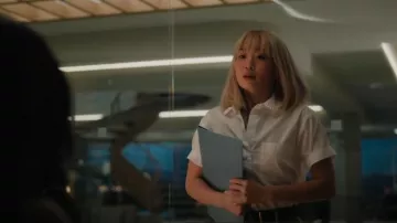 Simone Rocha Chemise en faux coton ornée de perles portée par Leah Power (Alice Lee) comme on le voit dans Suits LA (S01E01)