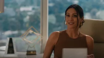 Pendientes largos Rellery usados por Samantha (Rachelle Goulding) como se ve en Suits LA (S01E02)