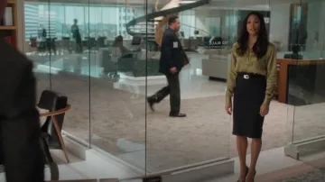 Ceinture en cuir brillant Saint Laurent portée par Erica Rollins (Lex Scott Davis) comme on le voit dans Suits LA (S01E04)