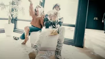 Louis Vuitton Pull Damier Camo Vert porté par YoungBoy Never Broke Again dans YoungBoy Never Broke Again - Trapped Out [Vidéo Officielle]