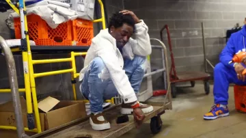 Veste chemise bouclée à paillettes blanches Amiri portée par Kodak Black en Kodak Black - Inside I Suffer [Official Music Video]