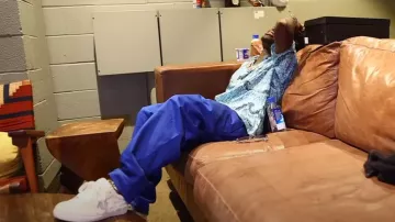 Amiri White met en vedette les baskets 'Sunset' portées par Kodak Black en Kodak Black - Inside I Suffer [Official Music Video]