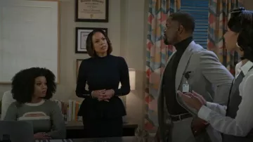 Top de punto Kasha retrofeto usado por la Dra. Nicole Dupree Richardson (Daphnée Duplaix) como se ve en Beyond the Gates (S01E09)