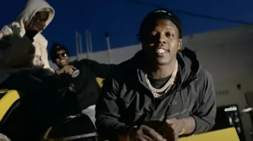 Nike Camiseta bordada negra Futura usada por Lil Zay Osama en Lil Zay Osama - "Crash Out" (Video oficial)