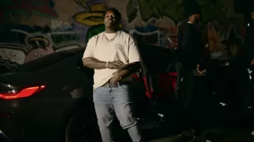 Camiseta Amiri White & Light Blue Starburst usada por Lil Zay Osama en Lil Zay Osama - "Crash Out" (Video Oficial)