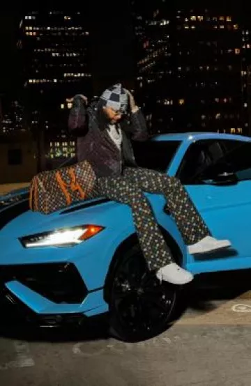 Bonnet Louis Vuitton Bleu Marine 'Damier Heritage' porté par Money Man sur le compte Instagram @moneyman