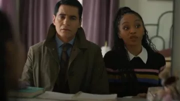 Jersey de Nélida a rayas Cinq a Sept en negro Multi usado por Briyana Guadalupe como se ve en Will Trent (S03E10)