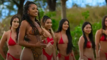 JMP Lido Triangle Top usado por Mia Jones como se ve en La isla de las tentaciones (S06E01)