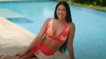 Comenzando Boutique Mesa White Floral Print Crop Top usado por Alex Zamora como se ve en Temptation Island (S06E01)
