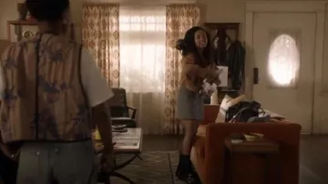 Sandro Mary Jane Minijupe en tweed et denim portée par Amina Simms (Alexis Chikaeze) vue dans All American (S07E07)