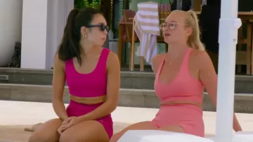 Short Alo yoga Magenta porté par Alexa Santamaria comme on le voit dans Temptation Island