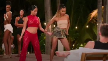 Falda con cinturón Realtree de Guess Originals usada por Amiah Brooks como se ve en La isla de las tentaciones (T06E02)