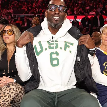 USF Bill Russell Hoodie de Kevin Garnett sur le compte Instagram @usfca