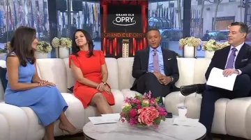 Vestido de punto azul de Jason Wu usado por Kaylee Hartung como se ve en Today el 19 de marzo de 2025