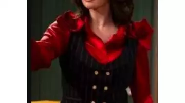 Rose Shirt worn by Alex Russo (Selena Gomez) in Wizards Beyond Waverly Place (S01)