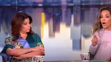 Diane von Furstenberg Rinna Combinaison en Garden Paisley portée par Ana Navarro comme on le voit dans The View le 17 mars 2025